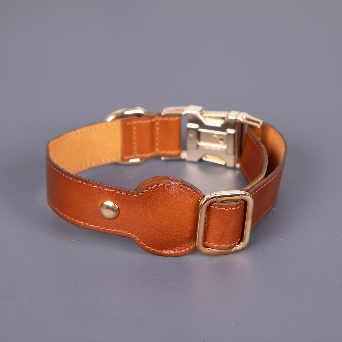 Charlotte Handcrafted Calfskin Leather Dog Collar - Compatible with AirTag - Curious Cart